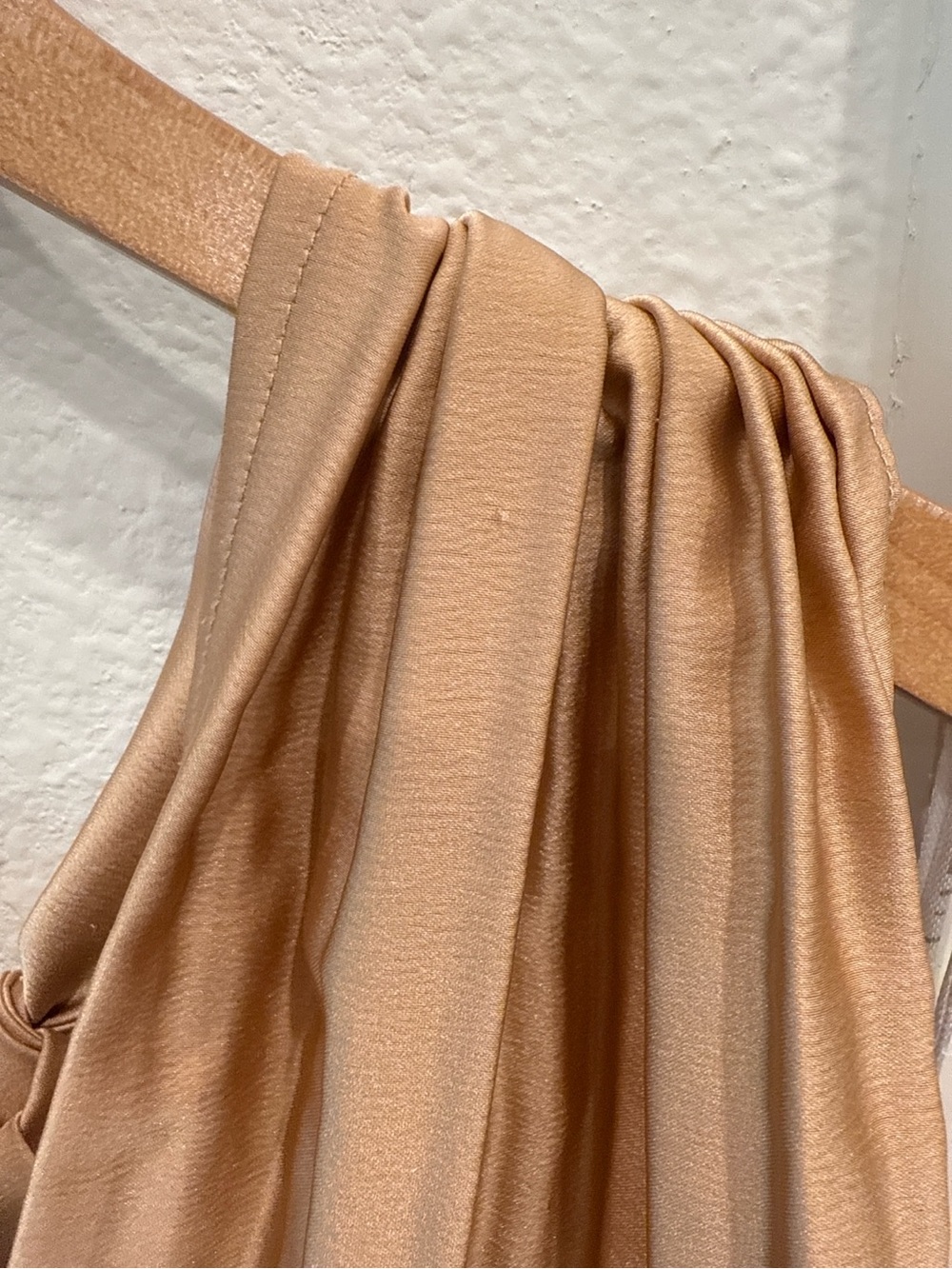 L’IDÉE Moderniste Pleated Halter Maxi Gown Champagne Gold Size 10 - Picture 3 of 7